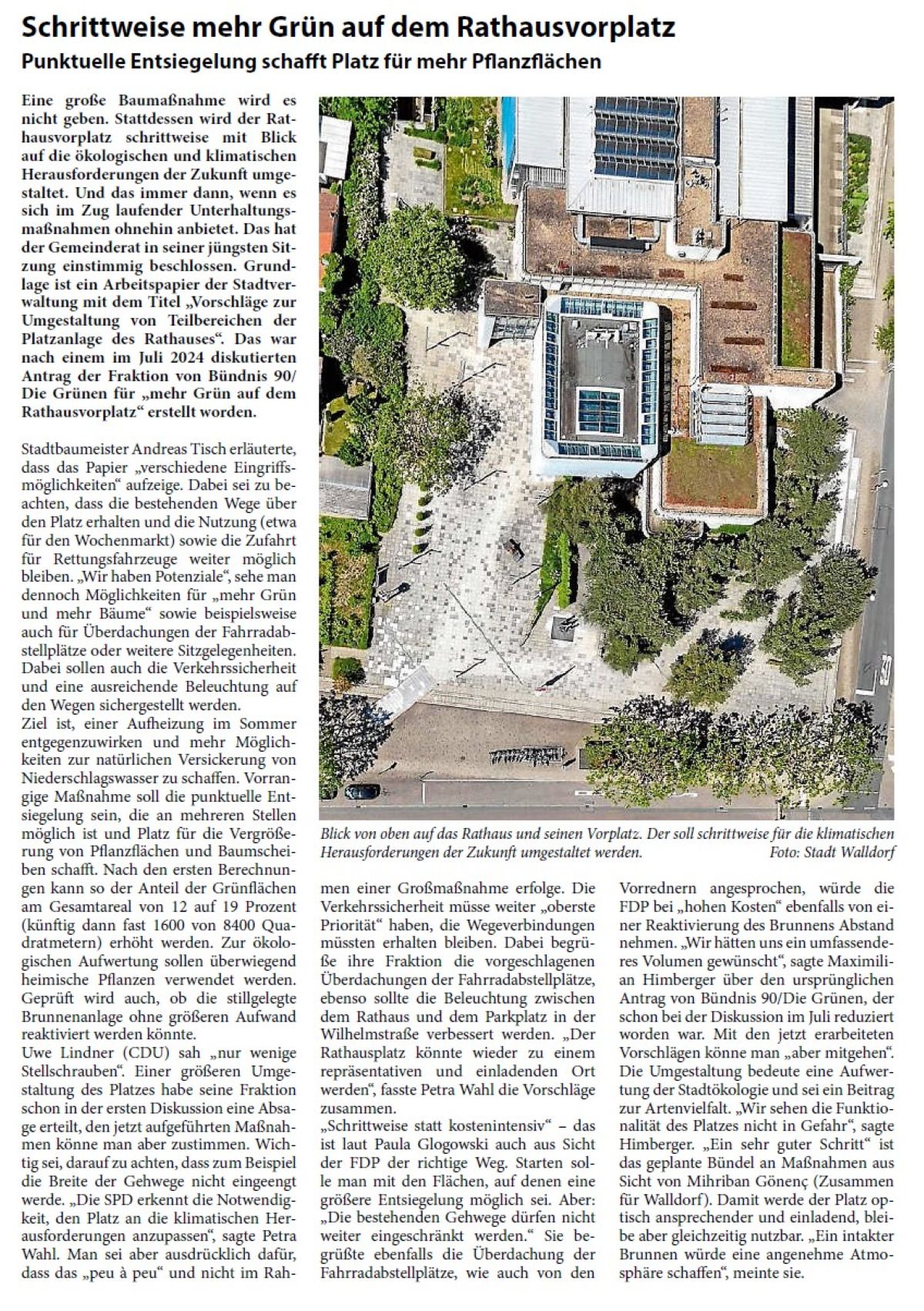 Eine große Baumaßnahme wird es nicht geben. Stattdessen wird der Rathausvorplatz schrittweise mit Blick auf die ökologischen und klimatischen Herausforderungen der Zukunft umgestaltet. Und das immer dann, wenn es sich im Zug laufender Unterhaltungsmaßnahmen ohnehin anbietet. Das hat der Gemeinderat in seiner jüngsten Sitzung einstimmig beschlossen. Grundlage ist ein Arbeitspapier der Stadtverwaltung mit dem Titel „Vorschläge zur Umgestaltung von Teilbereichen der Platzanlage des Rathauses“. Das war nach einem im Juli 2024 diskutierten Antrag der Fraktion von Bündnis 90/ Die Grünen für „mehr Grün auf dem Rathausvorplatz“ erstellt worden.