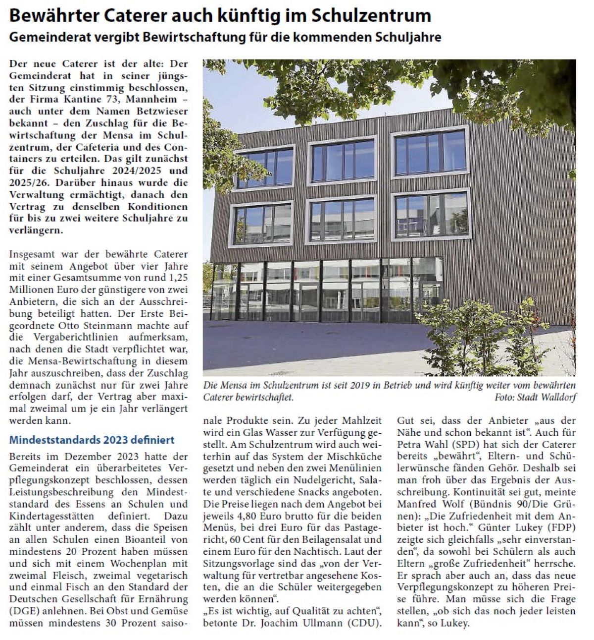 Bewährter Caterer auch künftig im Schulzentrum Gemeinderat vergibt Bewirtschaftung für die kommenden Schuljahre Der neue Caterer ist der alte: Der Gemeinderat hat in seiner jüngsten Sitzung einstimmig beschlossen, der Firma Kantine 73, Mannheim – auch unter dem Namen Betzwieser bekannt – den Zuschlag für die Bewirtschaftung der Mensa im Schulzentrum, der Cafeteria und des Containers zu erteilen. Das gilt zunächst für die Schuljahre 2024/2025 und 2025/26. Darüber hinaus wurde die Verwaltung ermächtigt, danach den Vertrag zu denselben Konditionen für bis zu zwei weitere Schuljahre zu verlängern.