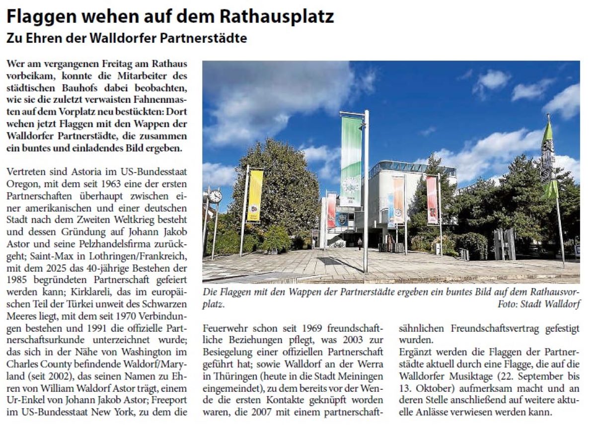 Flaggen wehen auf dem Rathausplatz Zu Ehren der Walldorfer Partnerstädte Wer am vergangenen Freitag am Rathaus vorbeikam, konnte die Mitarbeiter des städtischen Bauhofs dabei beobachten, wie sie die zuletzt verwaisten Fahnenmasten auf dem Vorplatz neu bestückten: Dort wehen jetzt Flaggen mit den Wappen der Walldorfer Partnerstädte, die zusammen ein buntes und einladendes Bild ergeben.