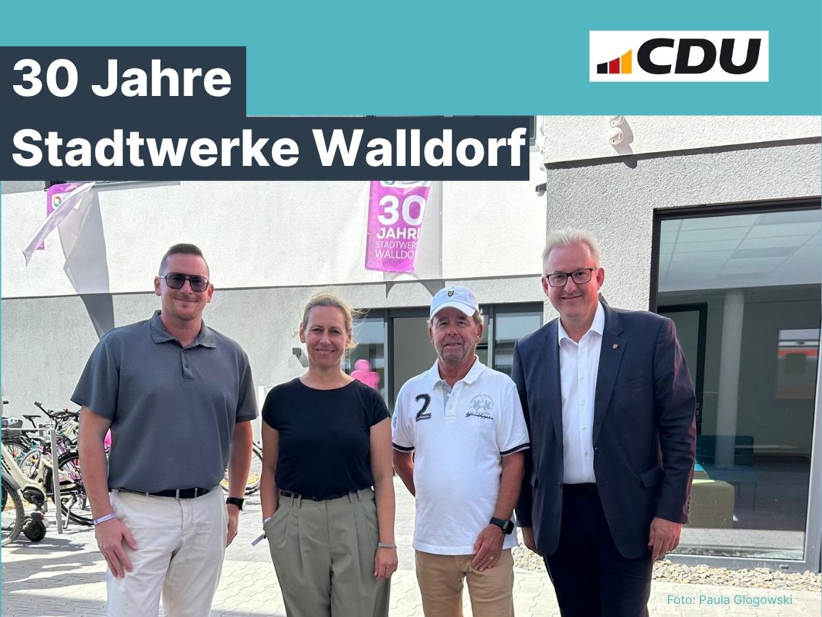 Bild zeigt v.l.n.r. Gesch�ftsf�hrer Reinhard Gro�, Gesch�ftsf�hrerin Isabelle John, Aufsichtsratsmitglied Uwe Lindner, Aufsichtsratsvorsitzender und B�rgermeister Matthias Renschler | Foto: Paula Glogowski