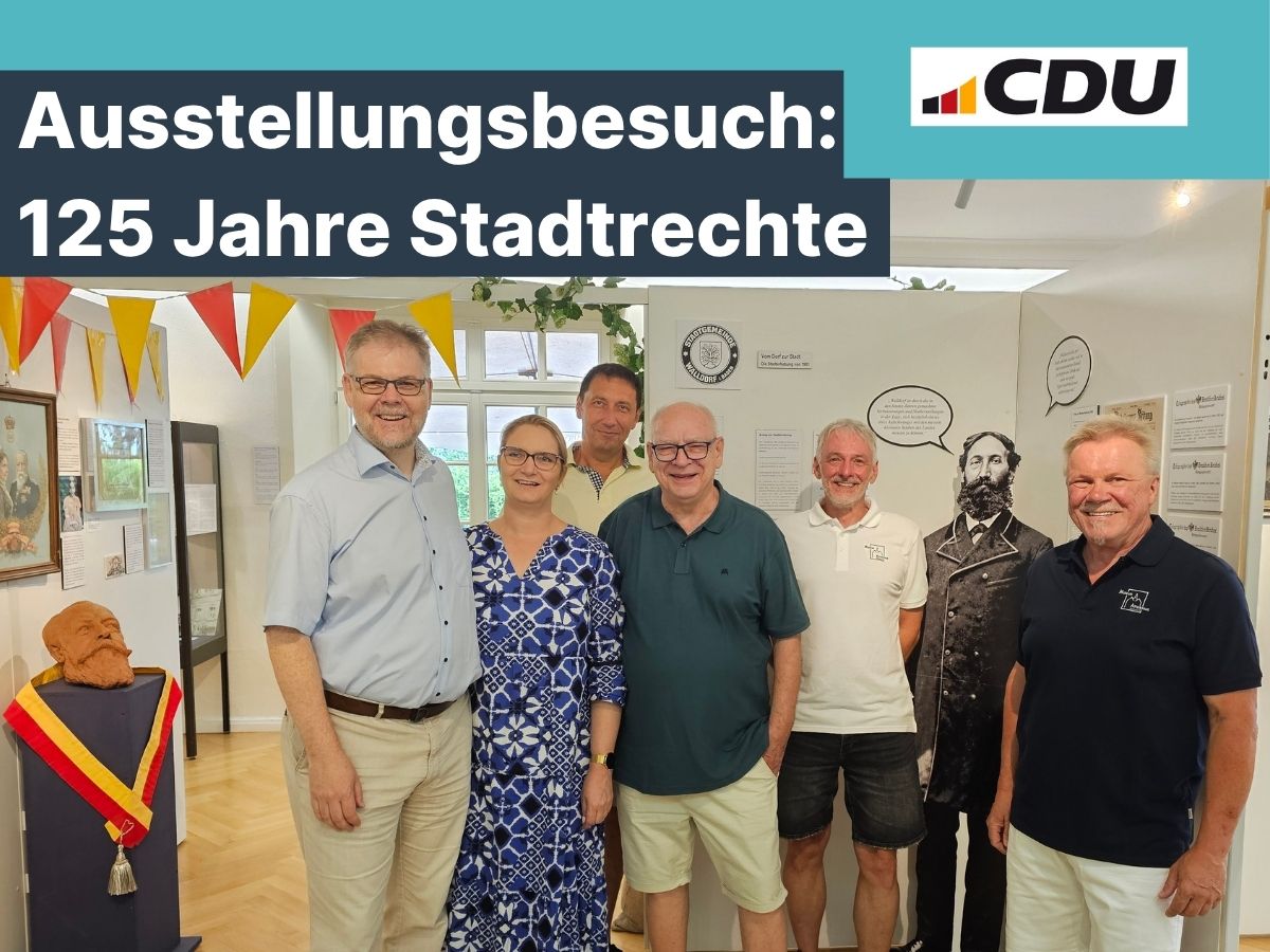 Das Bild zeigt Dr. Clemens Kriesel mit seiner Ehefrau, Alexander Pasko, Dr. Gerhard Baldes sowie Andy Herrmann und Klaus Engwicht von den Heimatfreunden Walldorf mit einer lebensgro�en Darstellung des damaligen Walldorfer B�rgermeisters.
